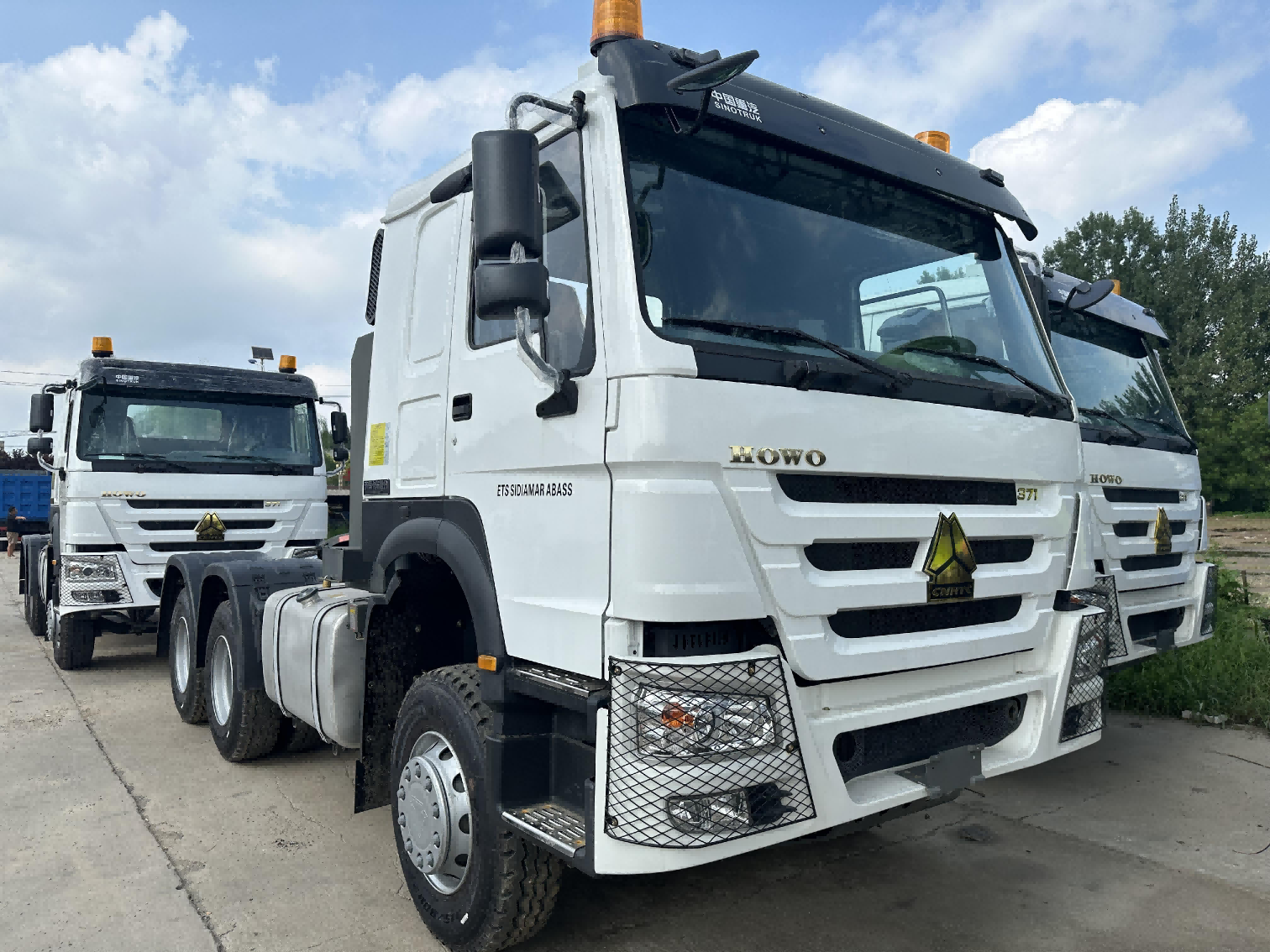 豪沃牵引车1