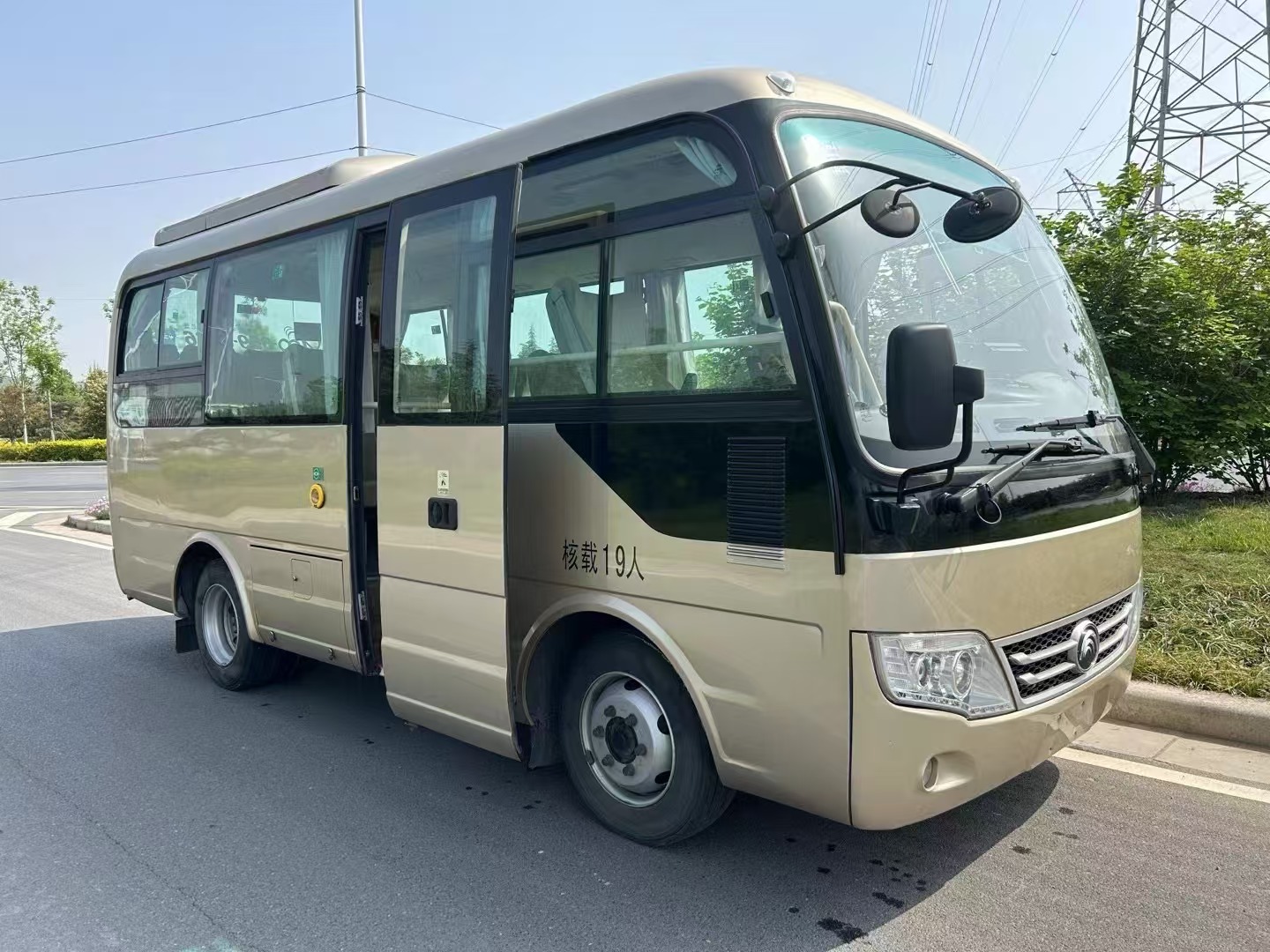Used Mini Coach bus ZK6609D51 19 Seats front engine in Africa1