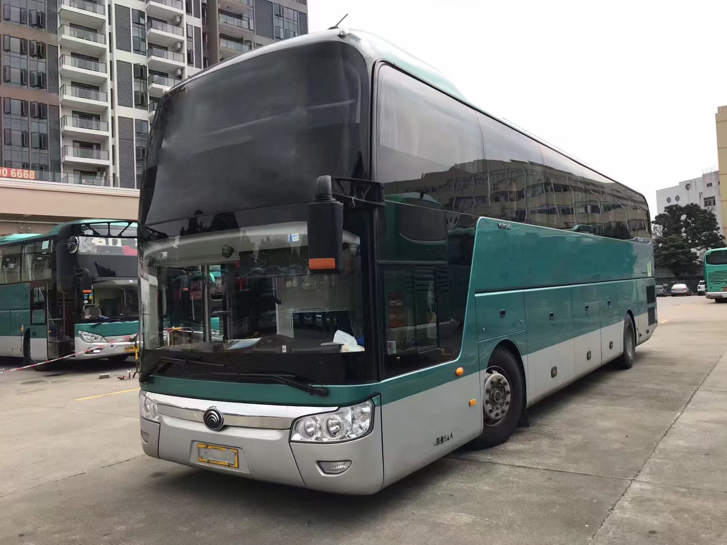 Used Yutong Bus ZK6126 54 Seats airbag Chassis Double Doors one and half floor tourist bus2