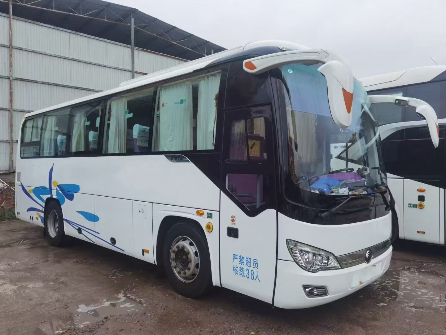 Used Yutong Bus ZK6906H5Y 38 Seats Used Shuttle bus1