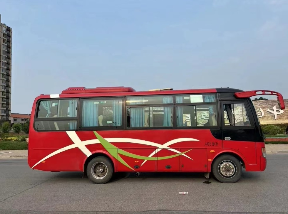 Used Coaches Bus With Large Capacity And Comfort Features (2)